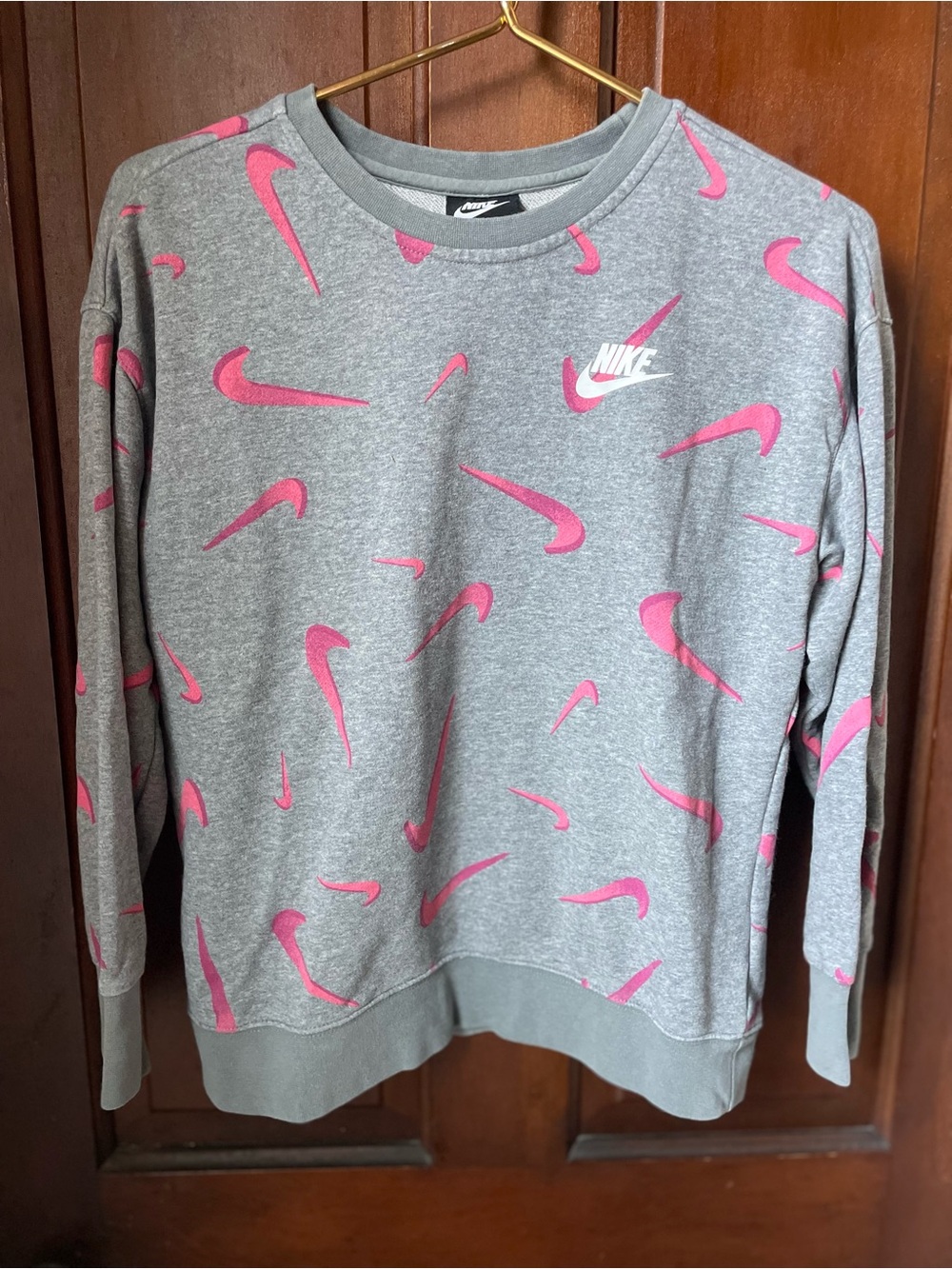 Nike girls large gray / pink standard fit sweatshirt